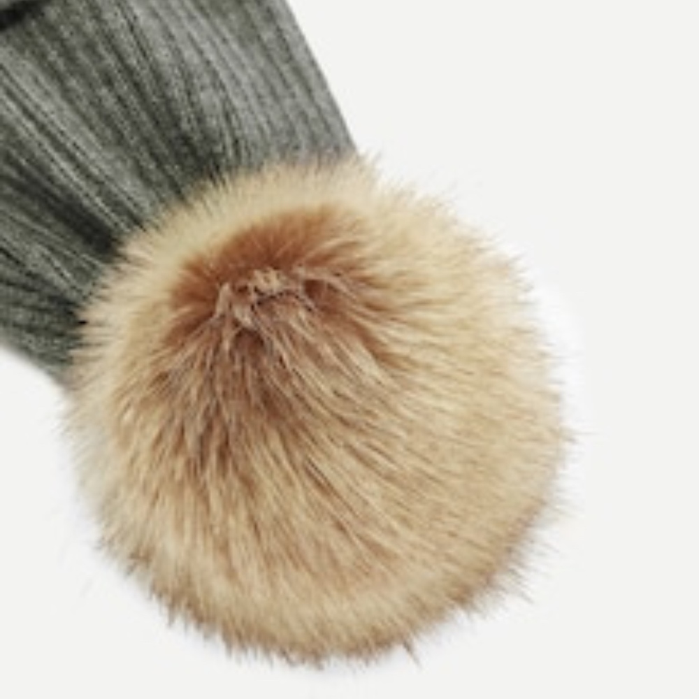 NEW!! Pom Pom Decorated Beanie Hat - Picture 3 of 4